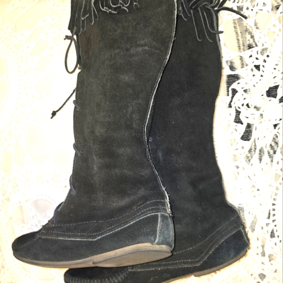 Minnetonka, Black Suede, Lace Up Front Knee High Boots, Fringe, Mens 9 - Picture 6 of 12